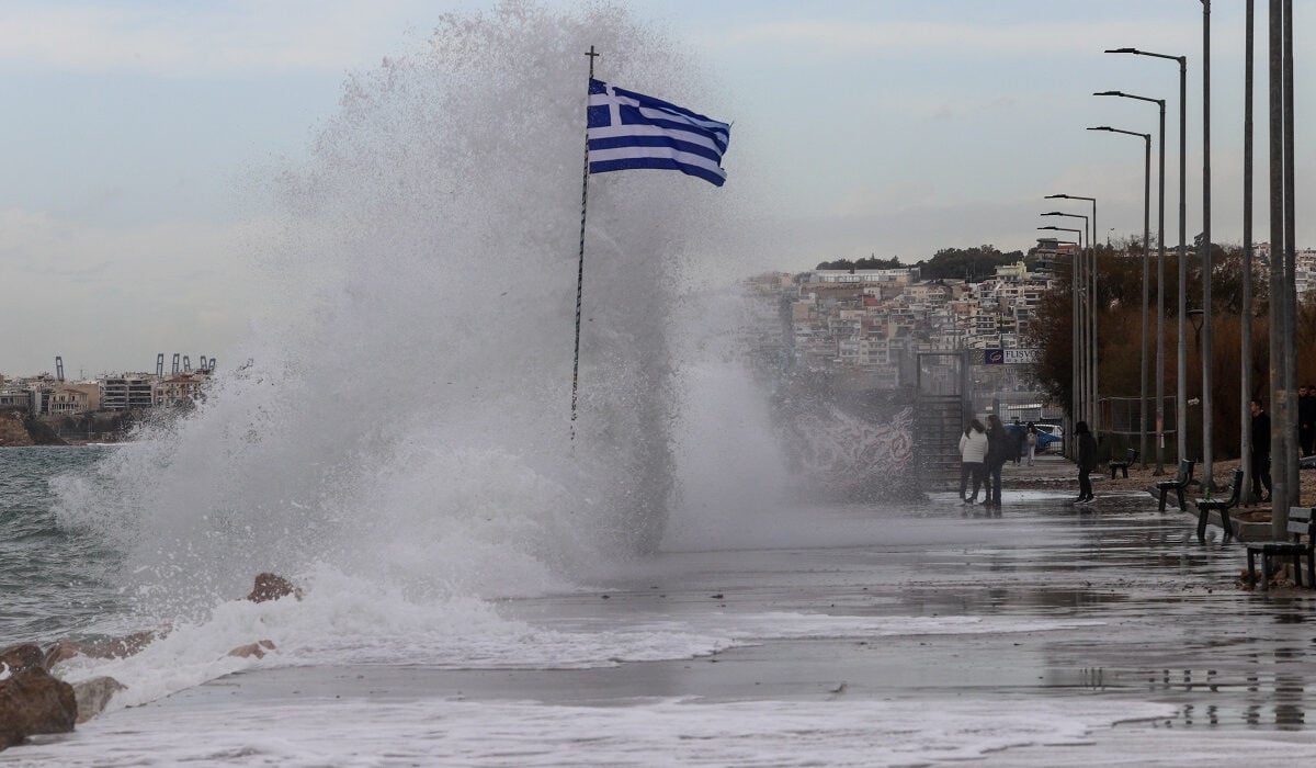 Καιρός: Ερχονται καταιγίδες, χαλάζι και θυελλώδεις άνεμοι – Φόβοι για πλημμύρες και κατολισθήσεις