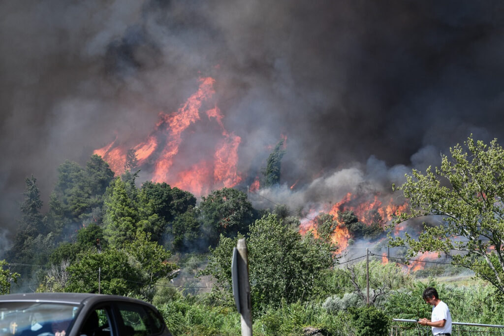 Οριοθετήθηκε η φωτιά στο χωριό Σύκα Φθιώτιδας