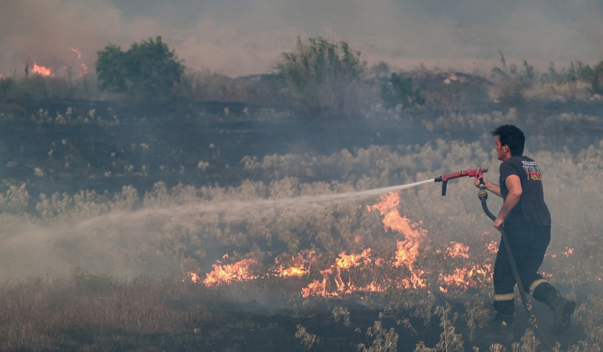 Πέλλα: Ανεξέλεγκτη για δεύτερη ημέρα η φωτιά στη Σκύδρα