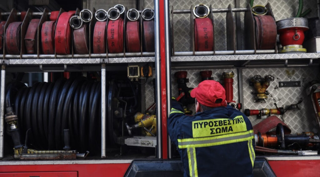 Νεκρός άνδρας μετά από φωτιά σε σπίτι στη Σαλαμίνα