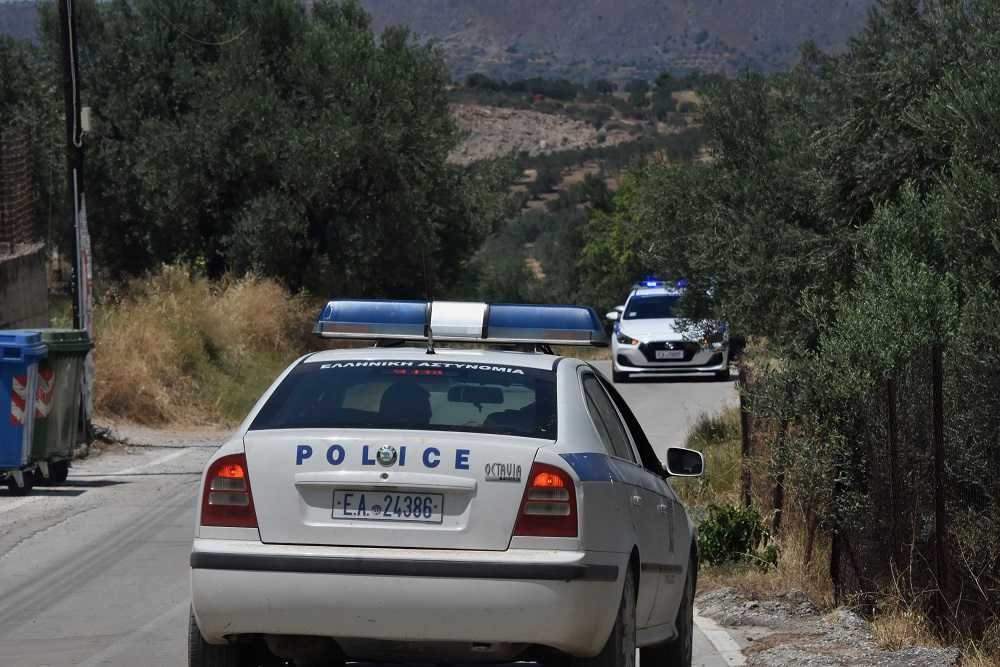 Σαλαμίνα: Σύλληψη ζευγαριού για ληστεία σε χρυσοχοείο