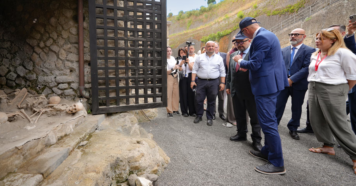 Ιταλία: Δόθηκε ξανά στο κοινό «αρχαία» παραλία που είχε θαφτεί μετά την έκρηξη του Βεζούβιου