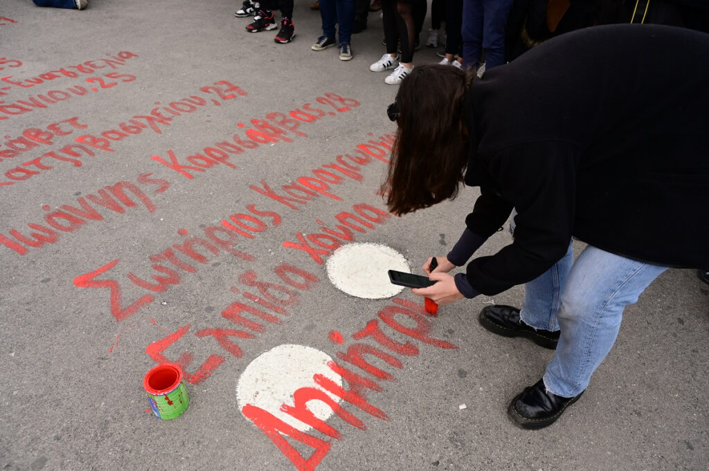 Αντιδήμαρχος Αθηναίων: «Ουδέποτε έδωσα εντολή να σβηστούν τα ονόματα των θυμάτων – Ζητώ συγγνώμη»