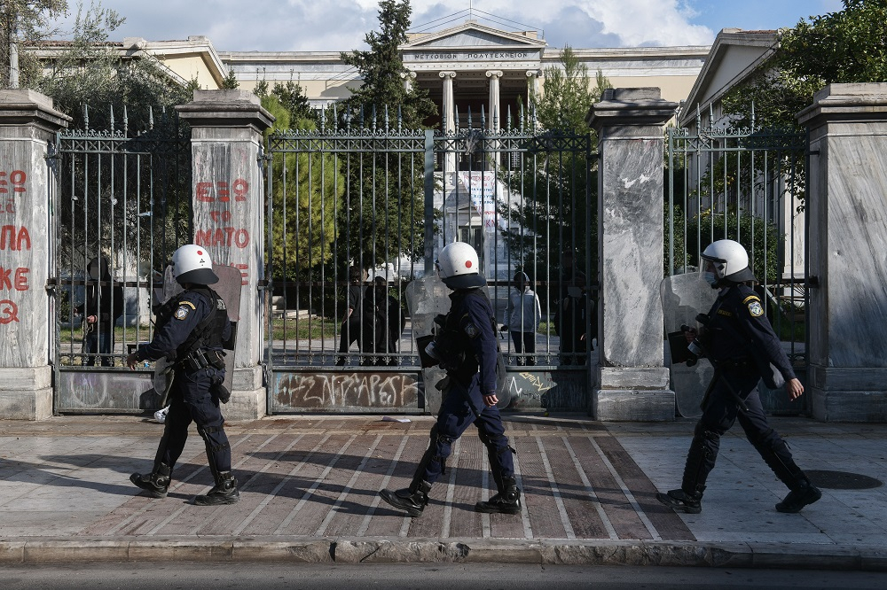 Πολυτεχνείο: «Απαγορευτικό» Χρυσοχοΐδη για την πορεία – Προαναγγελία σύλληψης βουλευτών, κατήγγειλε το ΜέΡΑ25