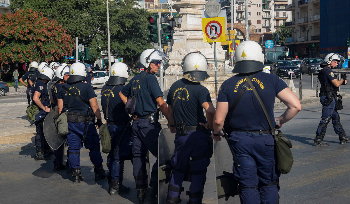 Πρωτοφανής οργή αστυνομικών κατά Μητσοτάκη για τις αυξήσεις των 10 ευρώ τον μήνα: «Κρατήστε τα…»