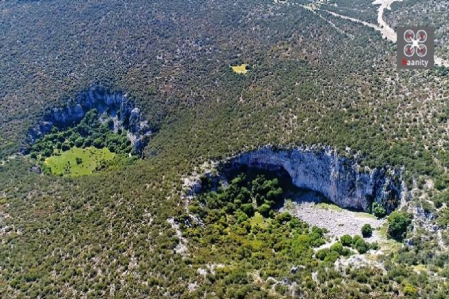 Οι μυστηριώδεις γιγάντιοι κρατήρες στην Αργολίδα διχάζουν τους επιστήμονες