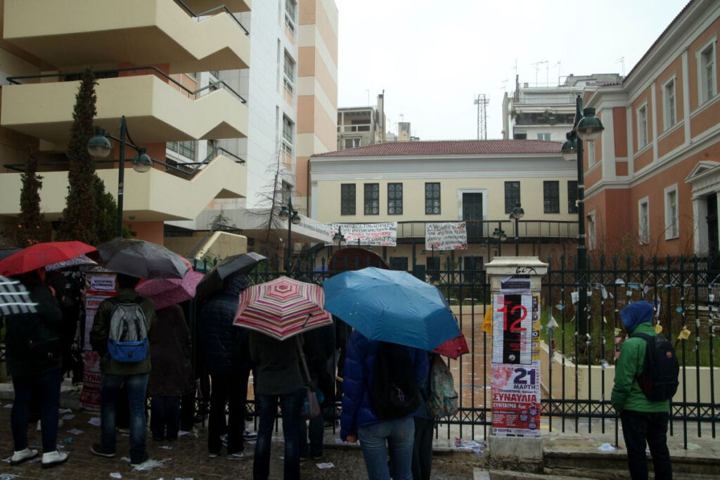 Μια εβδομάδα αποχή από τα μαθήματα στη Νομική Σχολή Αθηνών – Διαμαρτυρία για τα ιδιωτικά ΑΕΙ