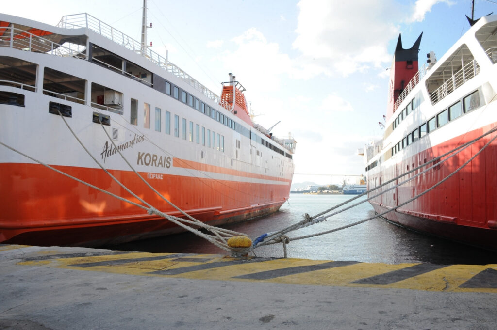 Νέα περιπέτεια για το «Διονύσιος Σολωμός» λόγω κακοκαιρίας – Επέστρεψε στη Μήλο