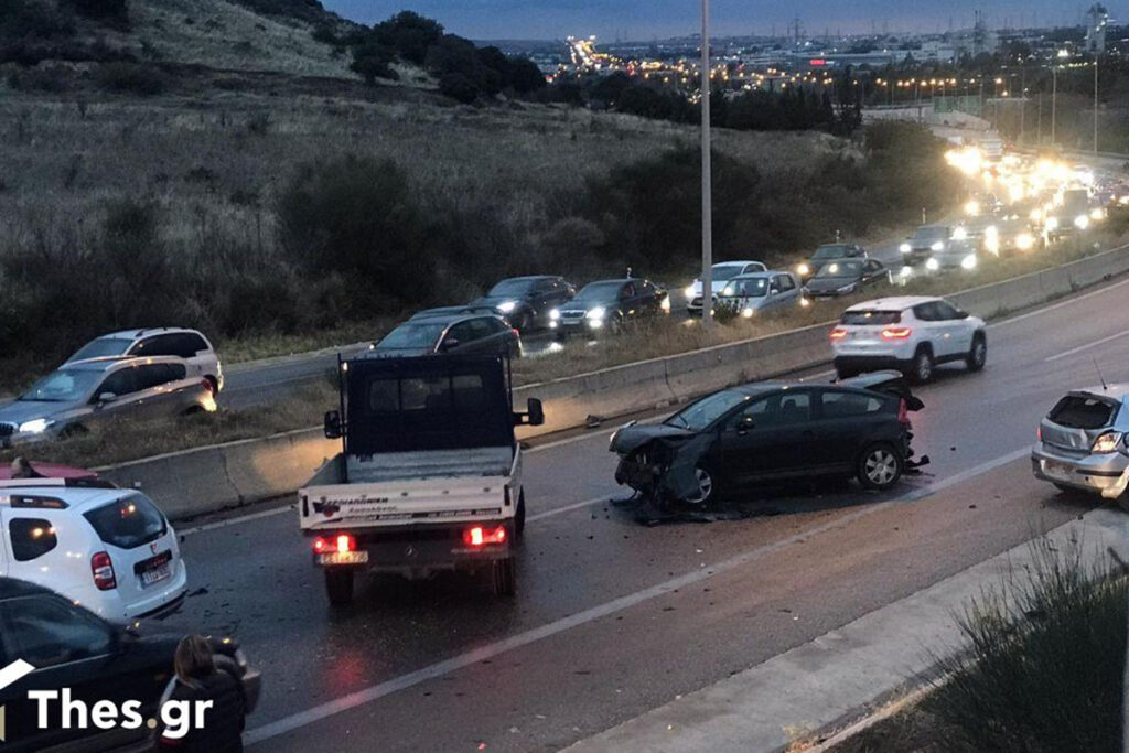 Τροχαίο στη Θεσσαλονίκη: Καραμπόλα 5 οχημάτων στον Περιφερειακό (Βίντεο)