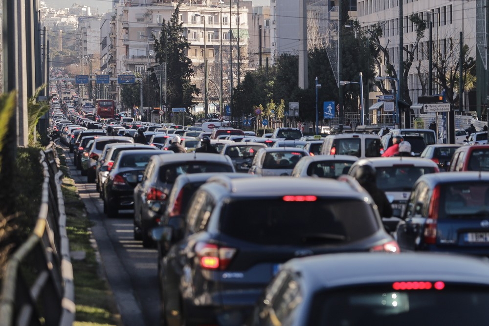 Απείθαρχος ο Έλληνας: Οδηγεί ενώ νιώθει κούραση ή έχει πιει αλκοόλ