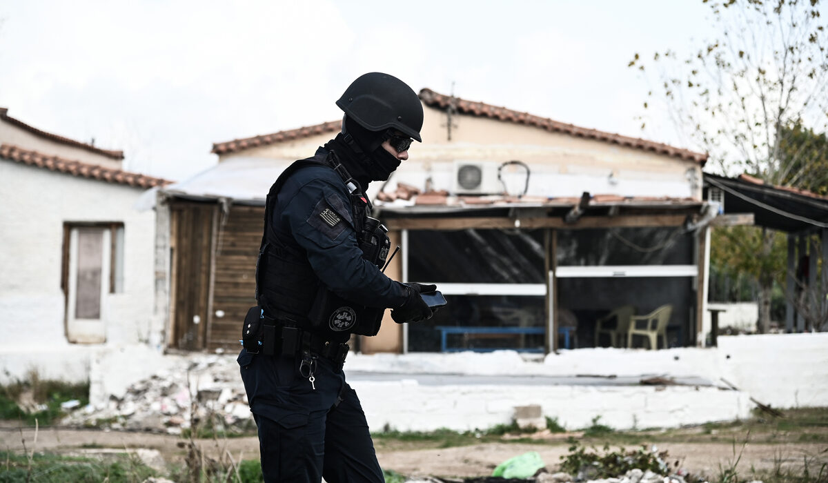 Αστυνομική επιχείρηση στη Δυτική Αττική: 6 συλλήψεις, κατασχέθηκαν πιστόλια εκατοντάδες φυσίγγια 9mm (Βίντεο)