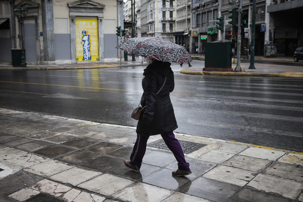 Καιρός: Καταιγίδες και χαλάζι σήμερα – Άνοιξαν οι ουρανοί στην Κρήτη