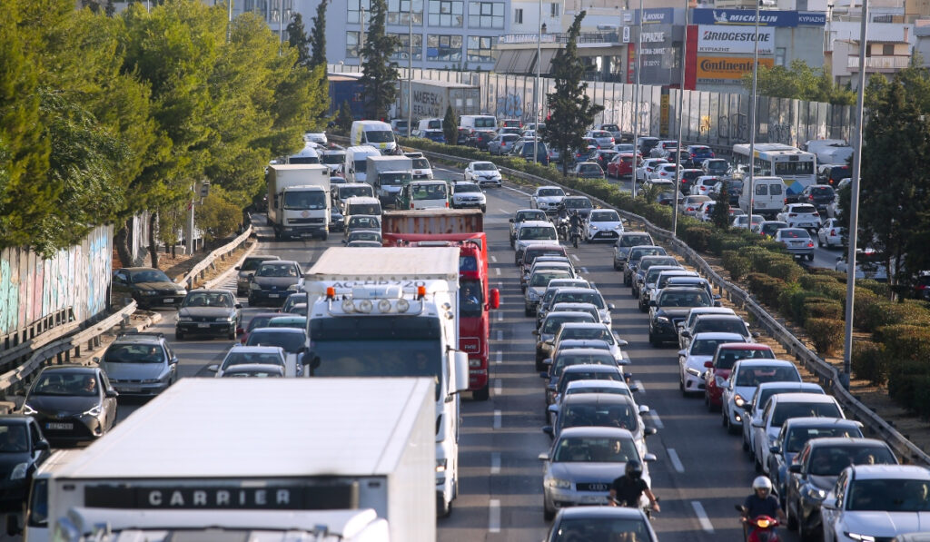 Κίνηση στους δρόμους: Στο «βαθύ κόκκινο» ο Κηφισός με μποτιλιάρισμα χιλιομέτρων