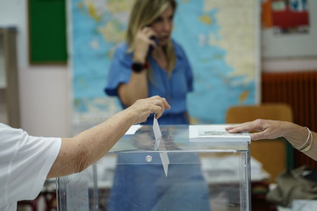 Exit Poll: Έχασε όλες τις μάχες η ΝΔ – Στο κέντρο, στους αναποφάσιστους και στις ηλικίες κάτω των 50 ετών