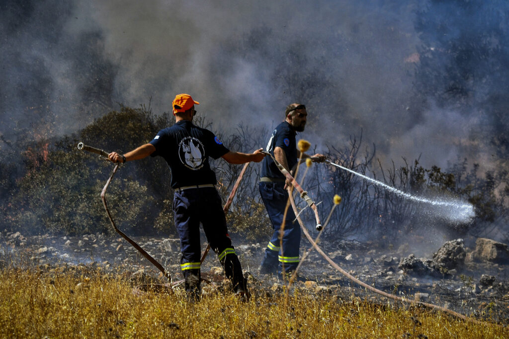 Μεγάλη φωτιά στην Κορινθία – Ισχυρή κινητοποίηση της πυροσβεστικής