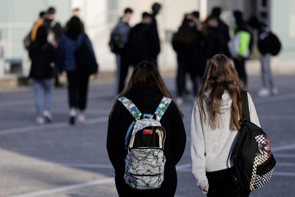 Τα μέτρα για το άνοιγμα σχολείων: Τι είπε ο Πλεύρης για self test, μάσκα