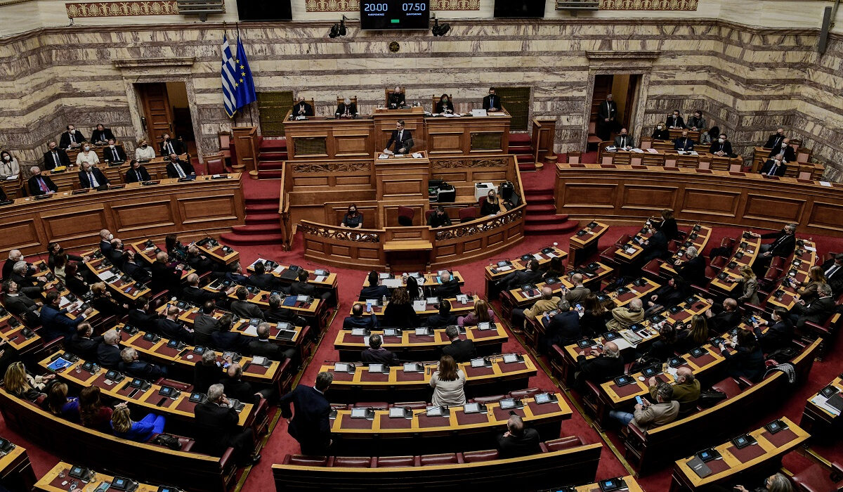 Βουλή: Απορρίφθηκε η πρόταση μομφής – 156 «κατά» και 142 «υπέρ», μια ψήφος «παρών»