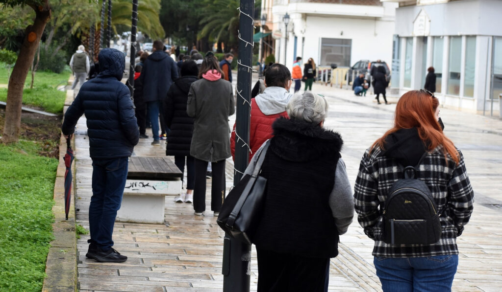 Πού εντοπίστηκαν τα 17.409 κρούσματα, όλες οι περιοχές: 4.065 στην Αττική, 2.272 στη Θεσσαλονίκη