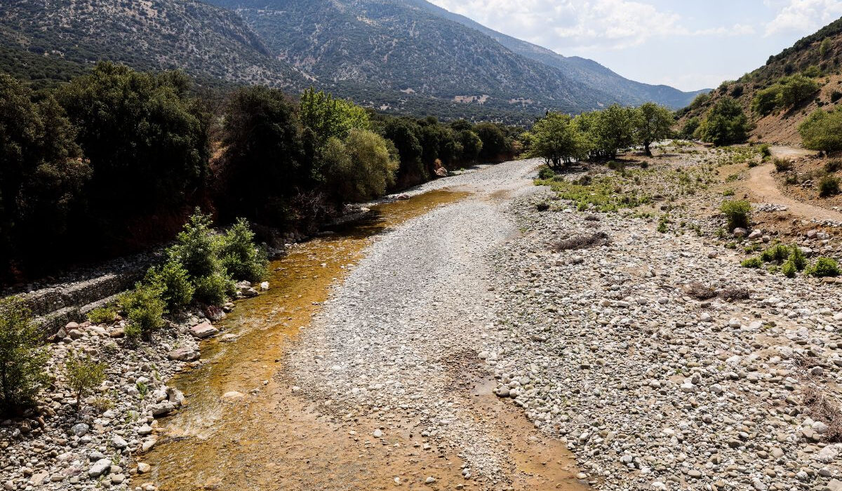 Πηνειός, όπως Σαχάρα: Η λειψυδρία έκανε τον ποταμό «ρυάκι» σε πολλά σημεία