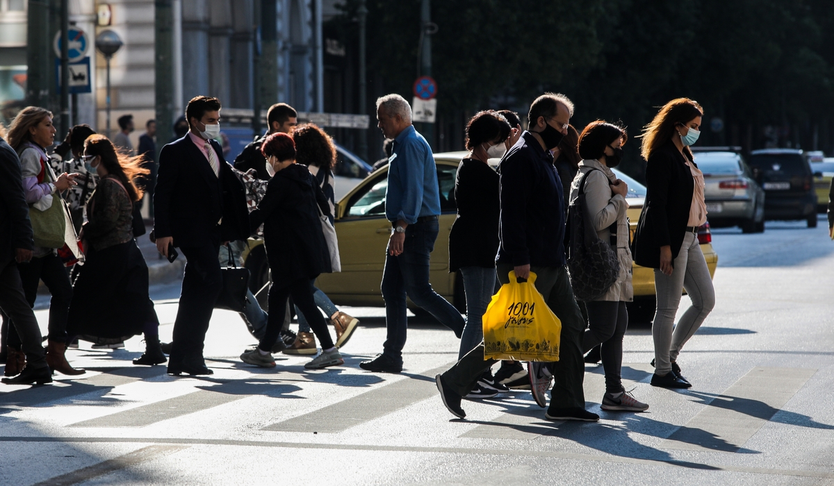 Πού εντοπίστηκαν τα 8.100 κρούσματα, όλες οι περιοχές: 2.114 στην Αττική, 1.472 στη Θεσσαλονίκη