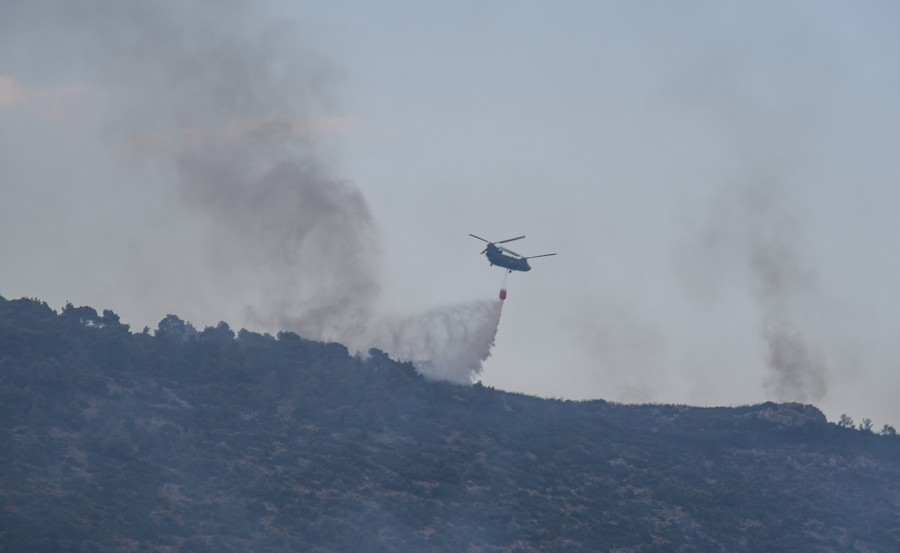 Μεγάλη πυρκαγιά στην Αργολίδα κοντά στη Μονή Καρακαλά