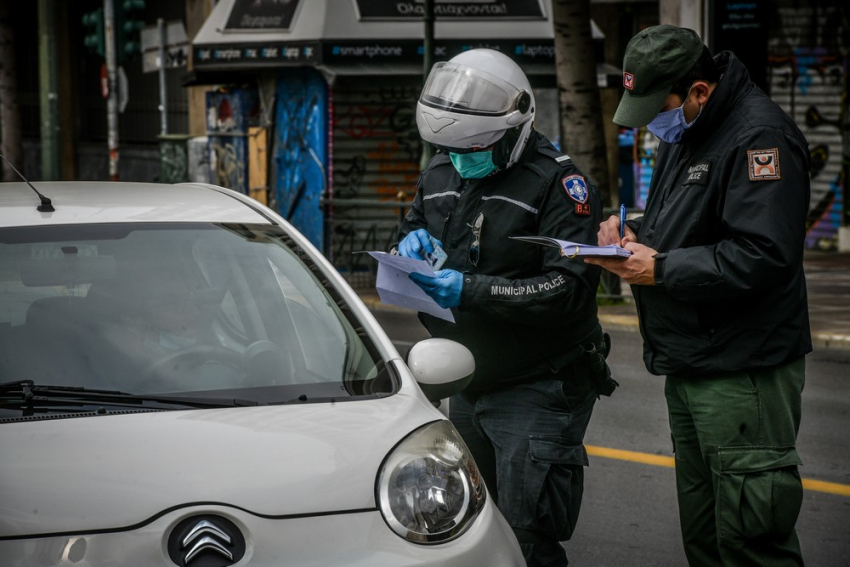 Νέα μέτρα με απαγόρευση κυκλοφορίας δείχνει ο Στέλιος Πέτσας