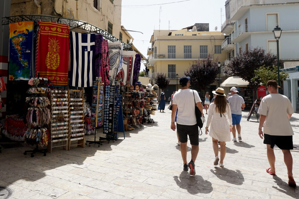 Κορονοϊός: Δραματικές προβλέψεις ακόμη και για 10.000 κρούσματα την ημέρα