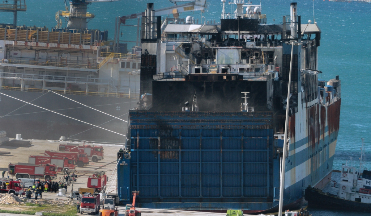 Euroferry Olympia: Αναζωπυρώθηκε η φωτιά