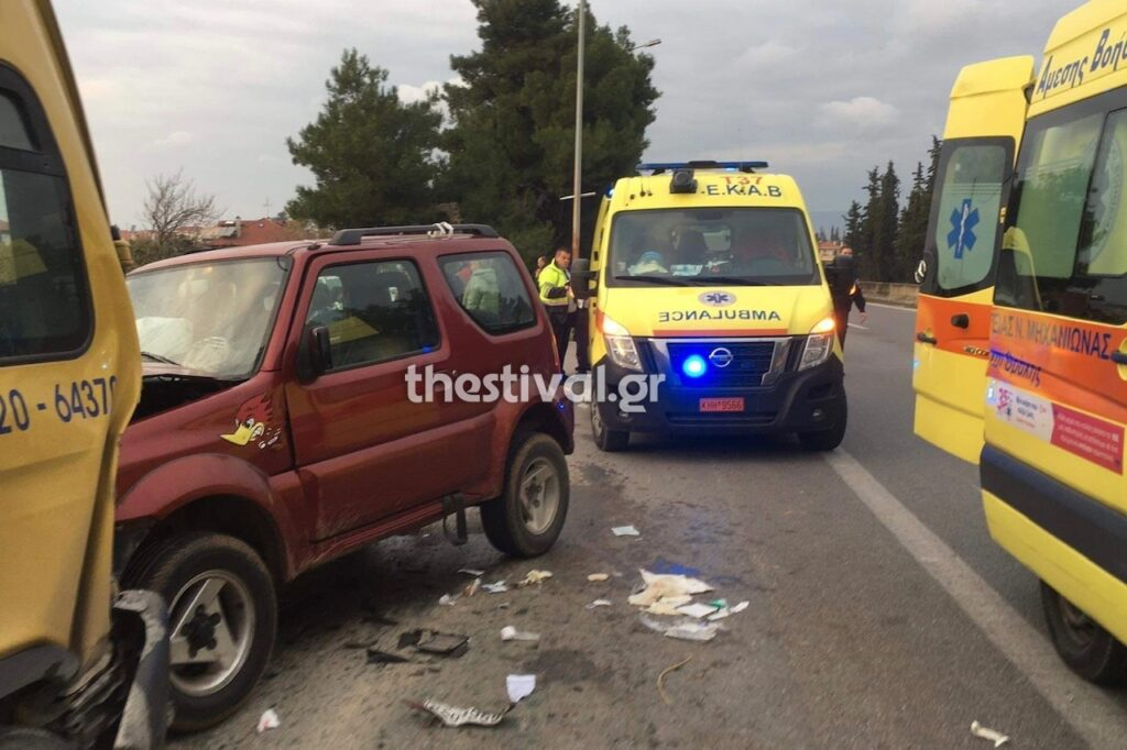 Τροχαίο ατύχημα με σχολικό λεωφορείο – Στο νοσοκομείο επτά παιδιά