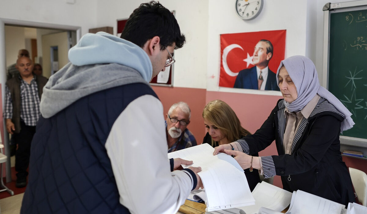 Εκλογές στην Τουρκία: Έκλεισαν οι κάλπες, αντίστροφη μέτρηση για τα αποτελέσματα – Στο επίκεντρο η Κωνσταντινούπολη