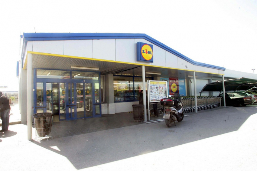 Lidl: Απαγορεύει την είσοδο σε όσους δεν φορούν μάσκα