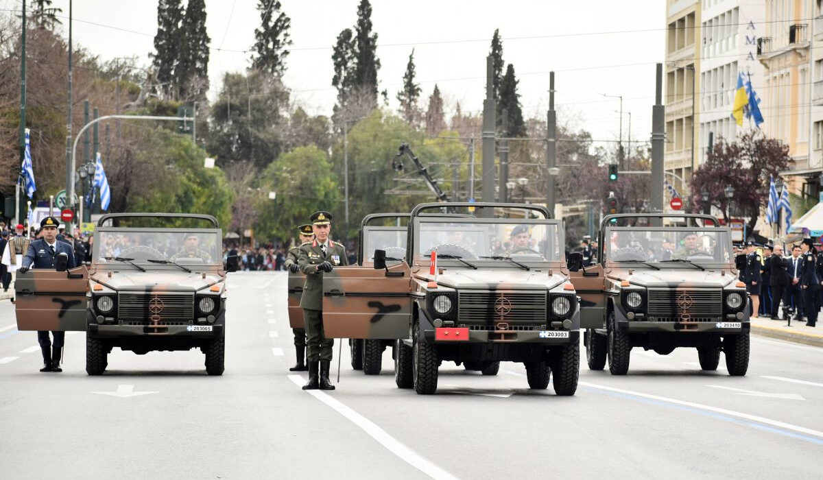 Δείτε LIVE τη μεγάλη στρατιωτική παρέλαση για την 25η Μαρτίου στην Αθήνα (Φωτογραφίες)