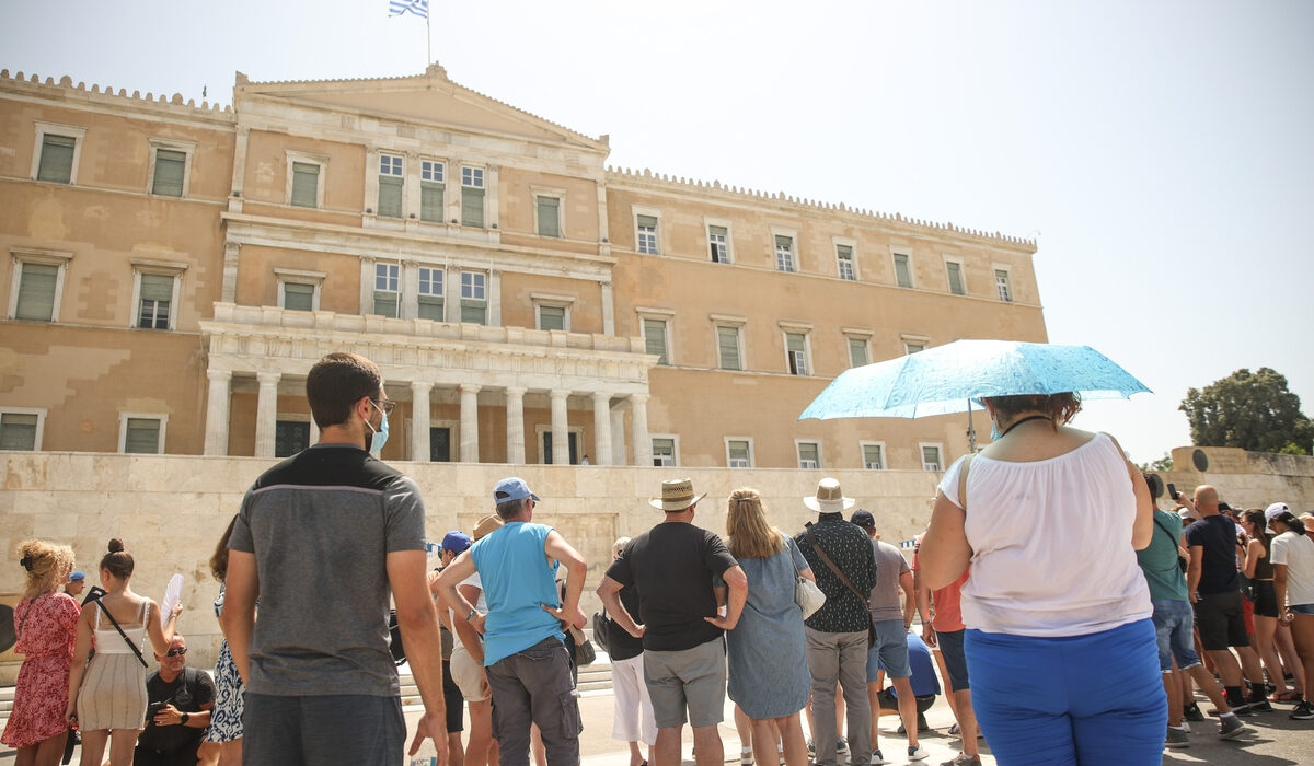 Πού εντοπίστηκαν τα 12.159 κρούσματα σήμερα: 6.493 στην Αττική και 783 στη Θεσσαλονίκη