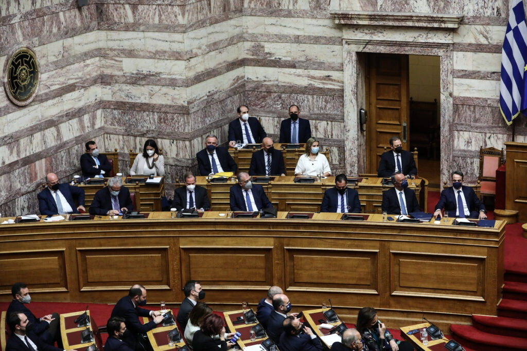 Έσπασαν όλα τα ρεκόρ: Απευθείας αναθέσεις 6,65 δισ. ευρώ μέσα σε 22 μήνες