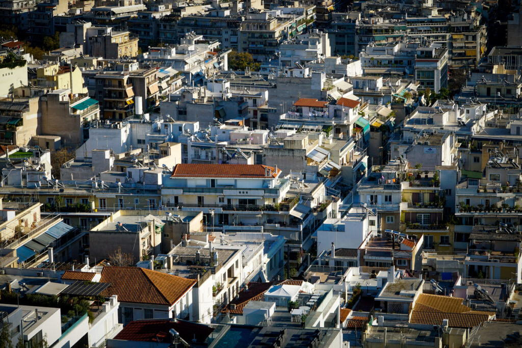 Στον πλειστηριασμό και εργατικές κατοικίες