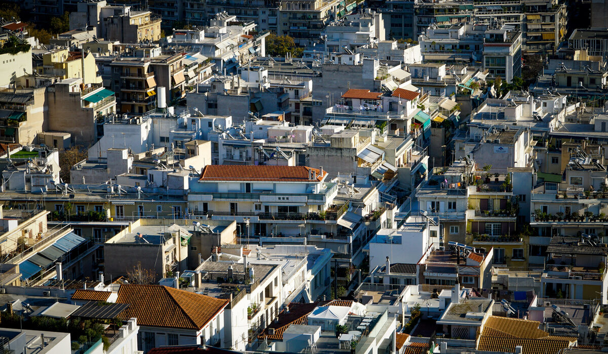 Στον πλειστηριασμό και εργατικές κατοικίες