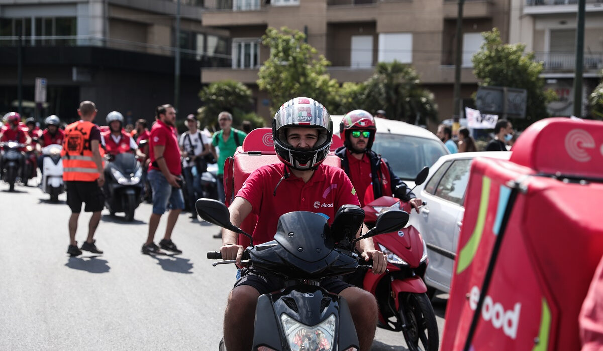 Αλλάζει ο ΚΟΚ για τα δίκυκλα των διανομέων