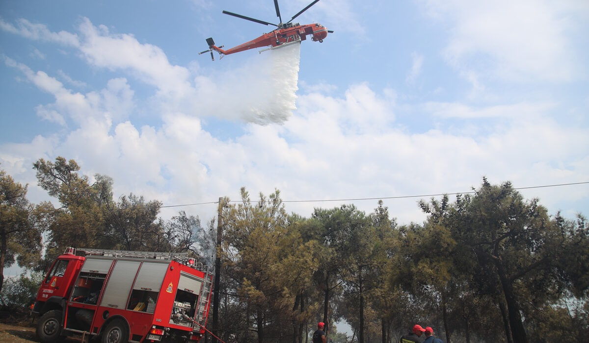 «Πορτοκαλί» συναγερμός σε 6 περιοχές για πυρκαγιές την Κυριακή – Υπό έλεγχο η φωτιά στην Πάρνηθα (Εικόνες, χάρτες)