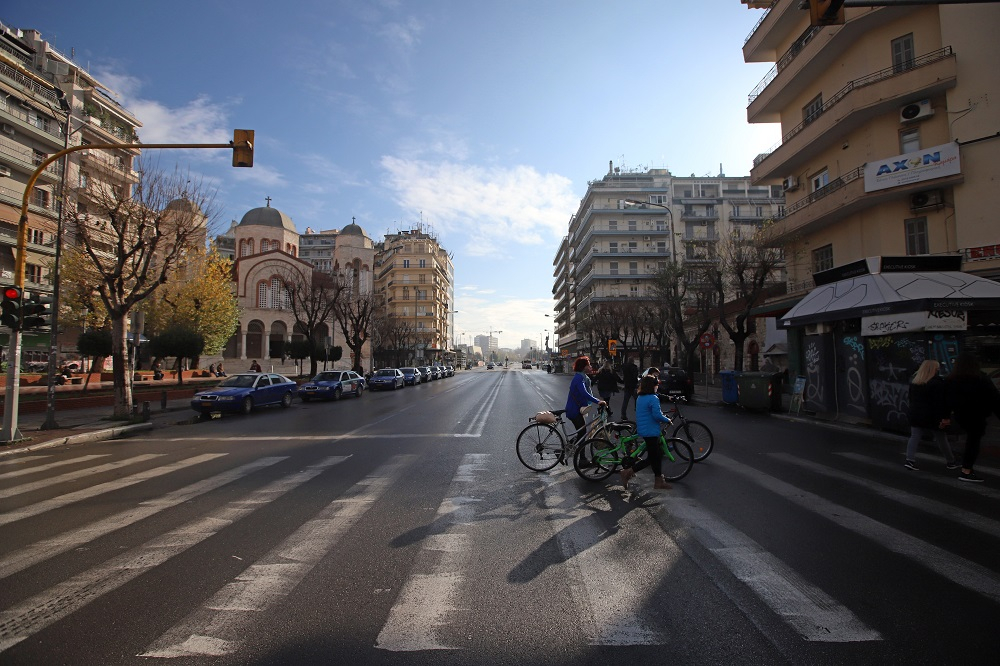 Νέα μέτρα σε Θεσσαλονίκη και Αχαΐα ζητούν οι επιστήμονες