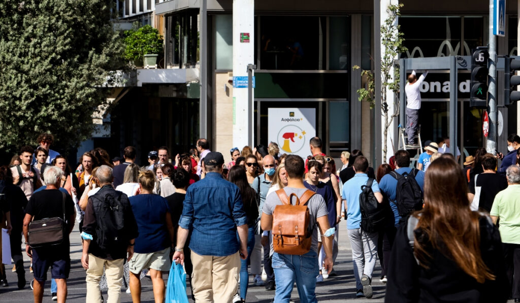 Κορονοϊός – ΕΟΔΥ: 165 οι νεκροί σε 7 μέρες – Αύξηση εισαγωγών παιδιών στα νοσοκομεία