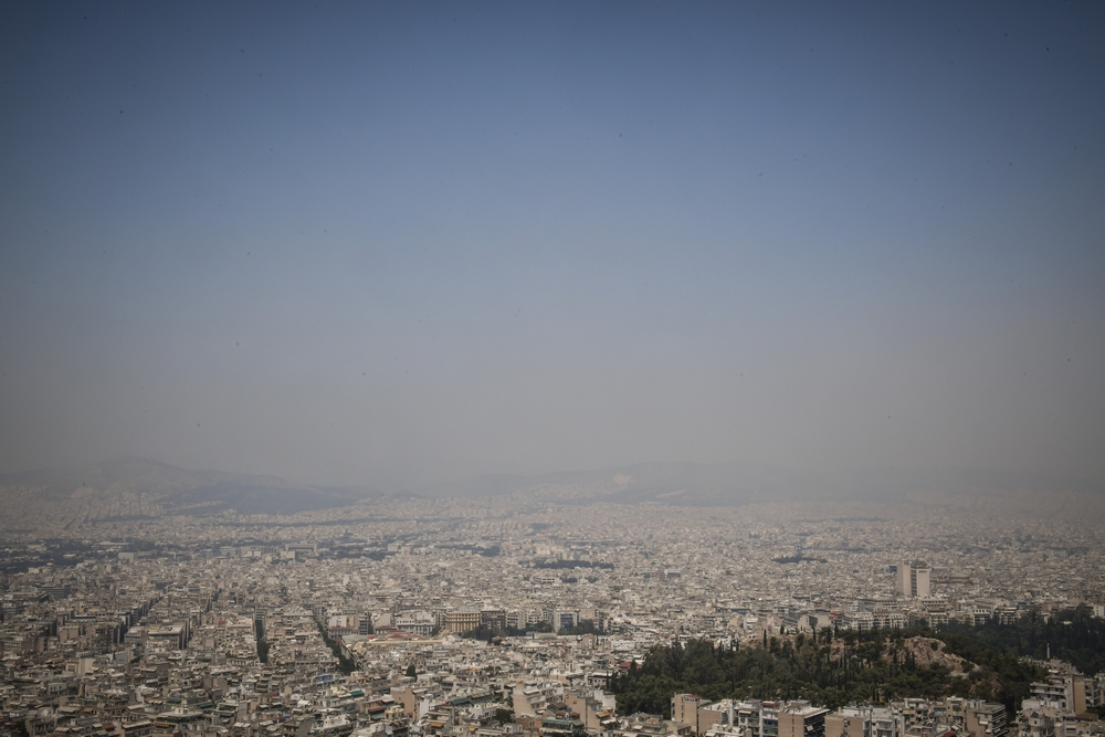 Γιατί μυρίζει καμένο στην Αττική