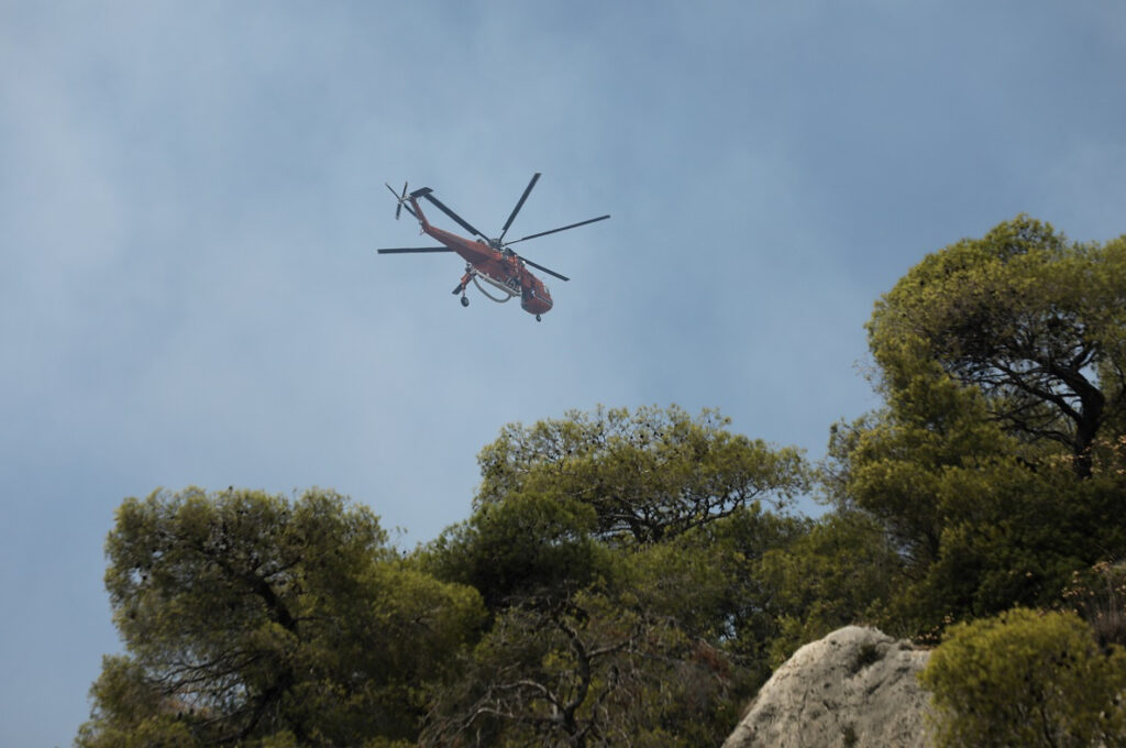 Φωτιά τώρα στο Λουτράκι