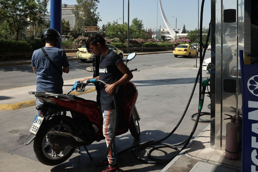 Fuel Pass 2: Από 1η Ιουλίου με αίτηση στο gov.gr – Voucher ή τράπεζα τα χρήματα