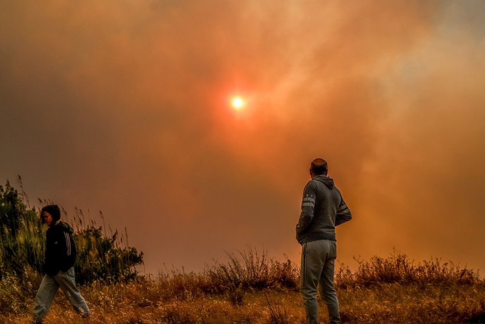 Εκτός ελέγχου η φωτιά – Εφιάλτης στα Γεράνεια Όρη, νύχτα τρόμου στα Μέγαρα