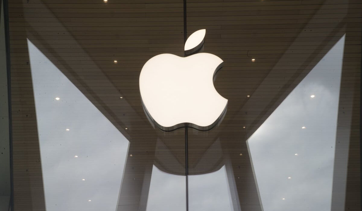 Apple: Μπαίνει σήμερα στην κούρσα της τεχνητής νοημοσύνης – Τι θα παρουσιάσει