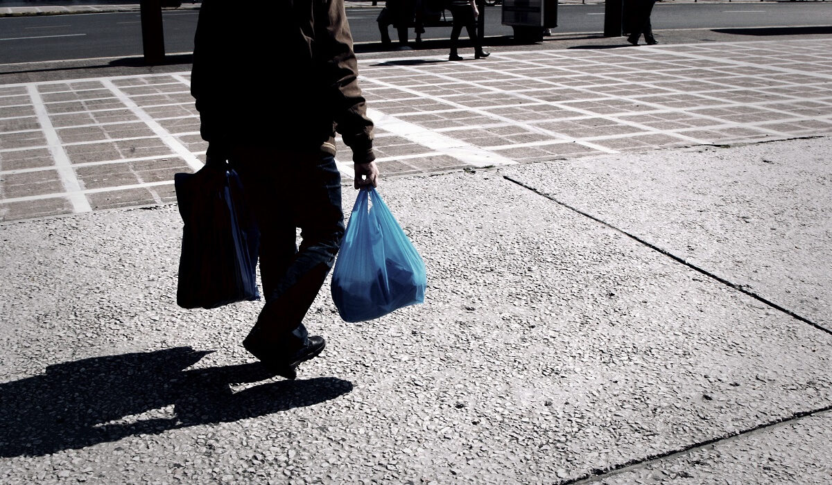 Κύμα ακρίβειας σαρώνει μικρομεσαίους και ευάλωτους