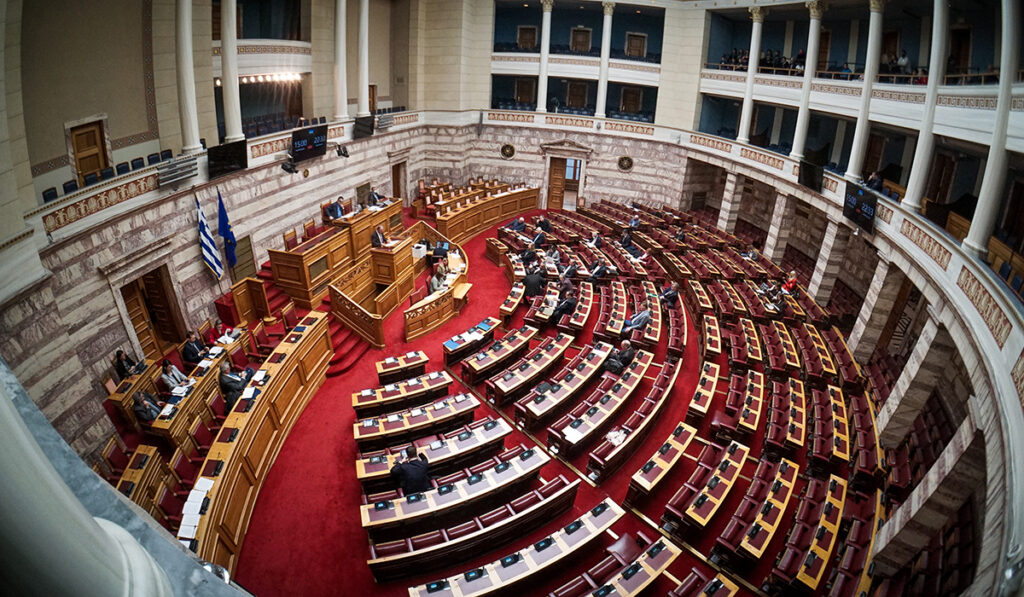 Ασφαλιστικό νομοσχέδιο: Οι θέσεις των κομμάτων – Τι είπαν εισηγητές και αγορητές