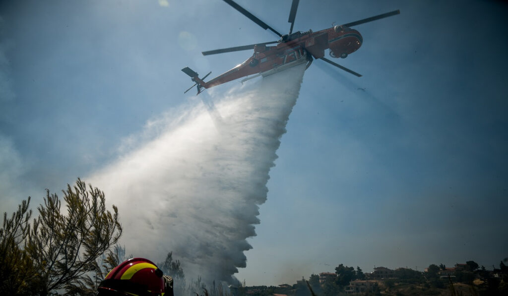 Φωτιά στην Εύβοια: Νέο πύρινο μέτωπο στο Βασιλικό – Εκκενώθηκαν το Νιμποριό και  οι Καγκαδαίοι – Μήνυμα από το 112