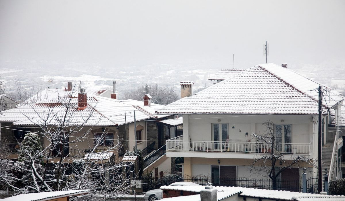 Οι 11 πόλεις της Ελλάδας με χιόνια σε λίγες ώρες: Τι θα γίνει με τα σχολεία