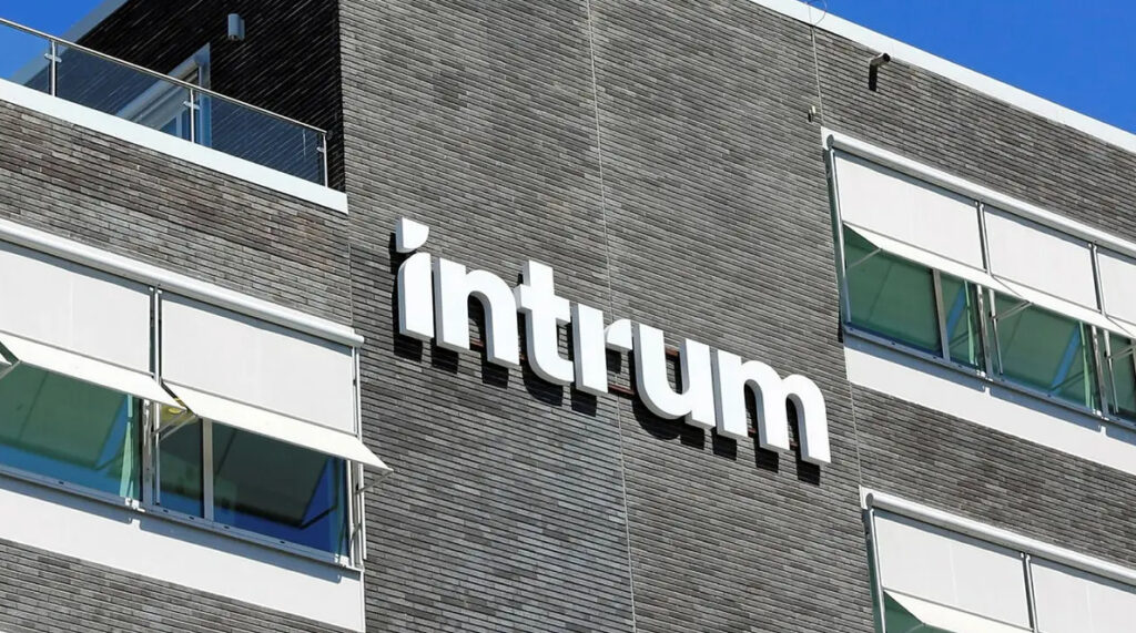 Intrum: Ένα βήμα πριν την πτώχευση ο μεγαλύτερος εισπράκτορας «κόκκινων δανείων» – Πώς επηρεάζεται η Ελλάδα